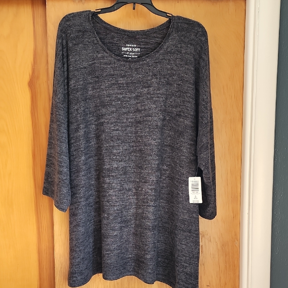 Torrid Gray Tunic with Scoop Neck and 3/4 Sleeves